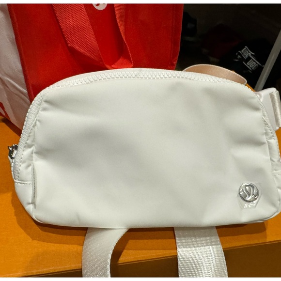 Lululemon Athletica Everywhere Belt Bag in White - Picture 1 of 5